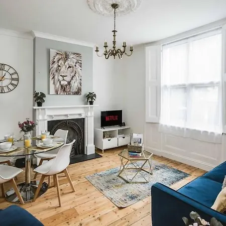 Spacious 4 Bed House In Croydon With Parking For X2 Cars! - Photo Id Required